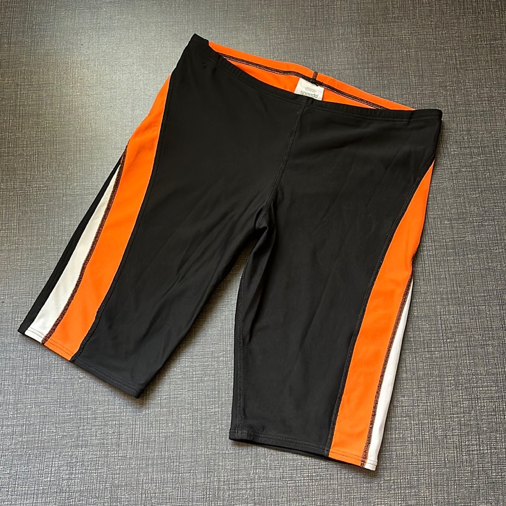 Speedo Endurance jammer size 32” - This runs small for the 32” tag